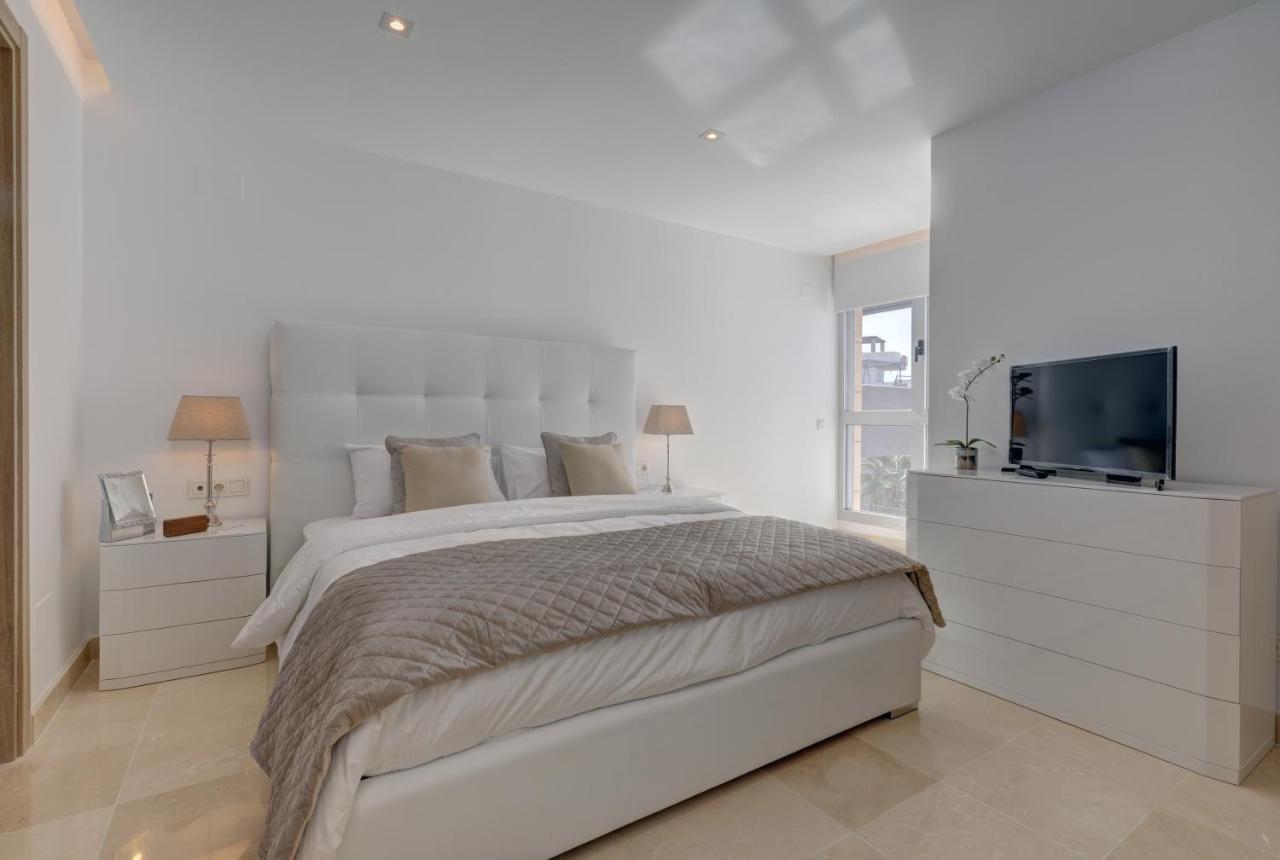 New Modern 3 Bed Puerto Banus Lejlighed Marbella